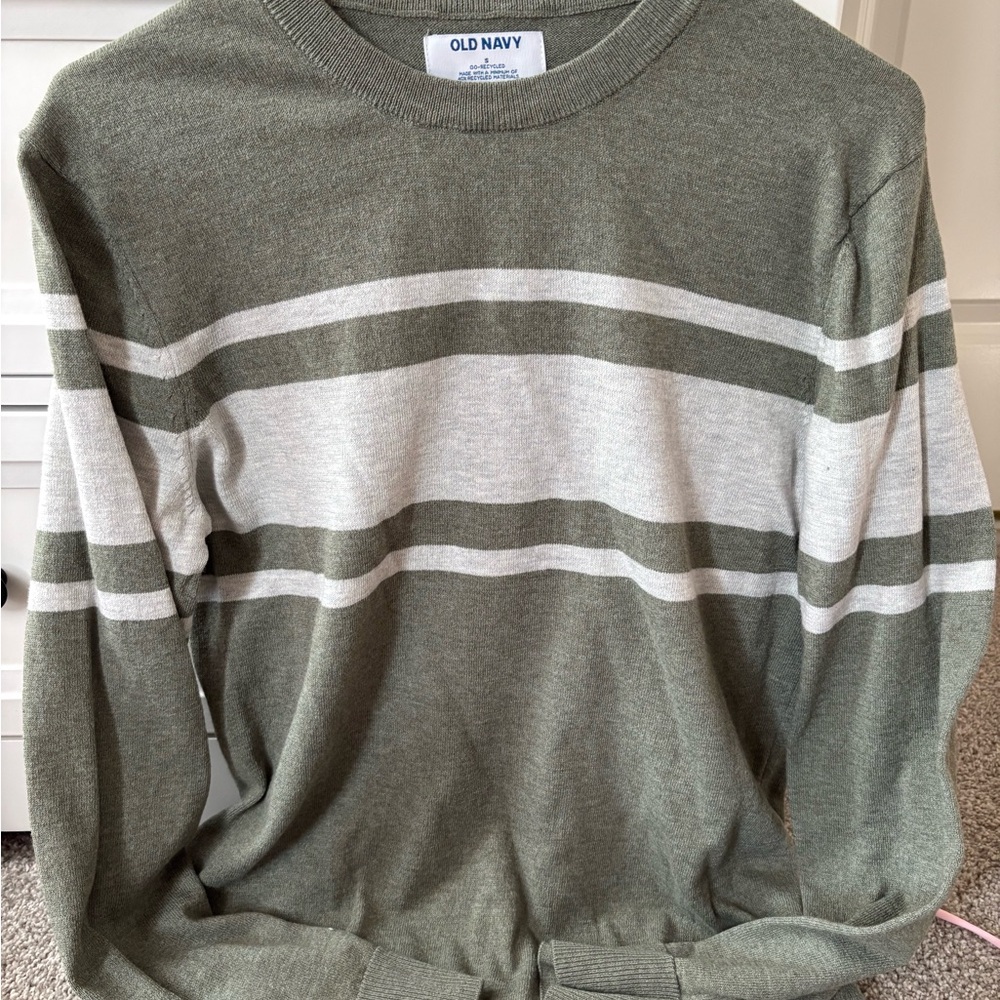Old Navy Men's Olive and White Crewneck Sweater
